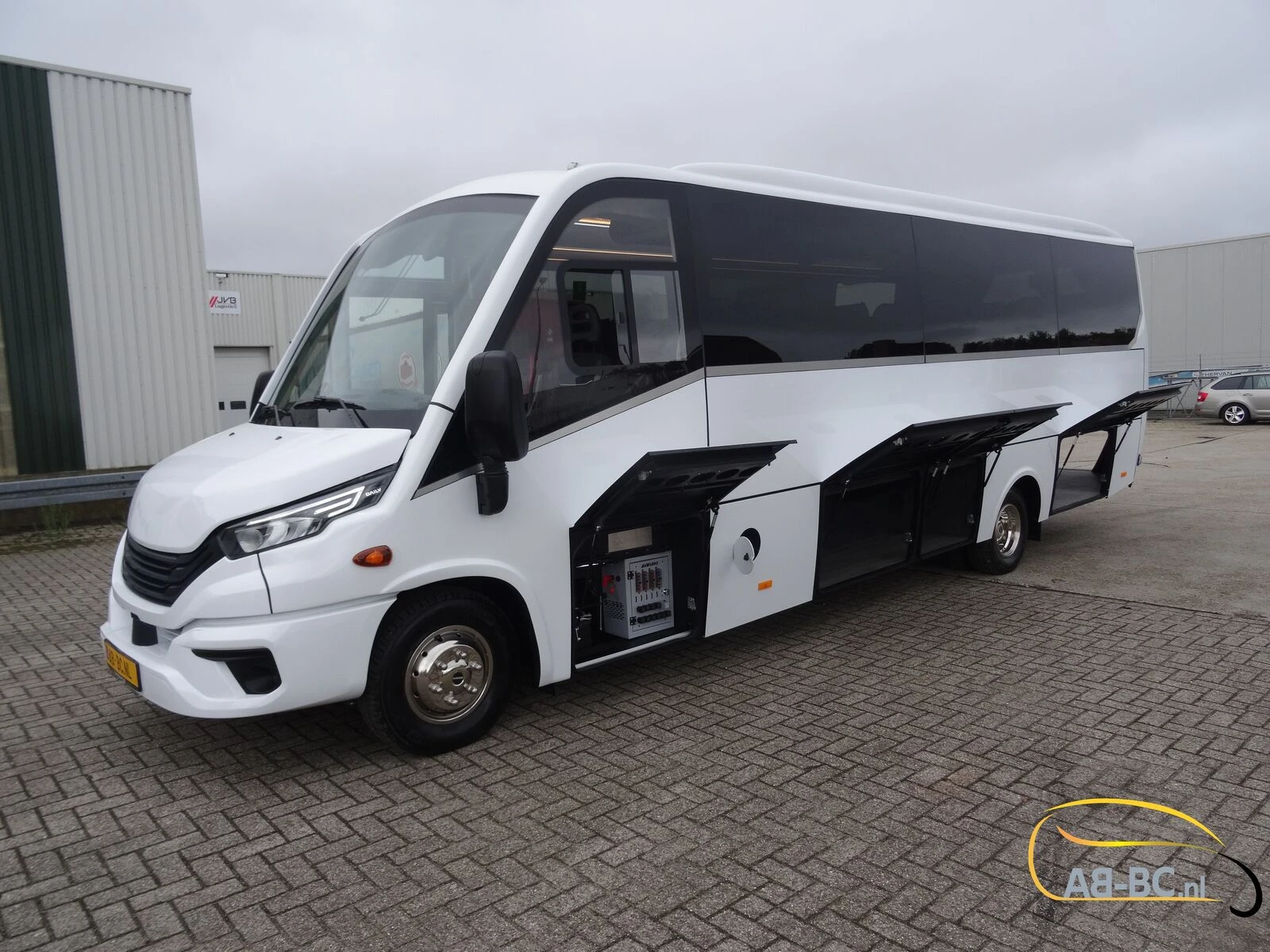 Iveco Aveuro Tourna 35 Seats EURO 6 2 Units Available afbeelding 12