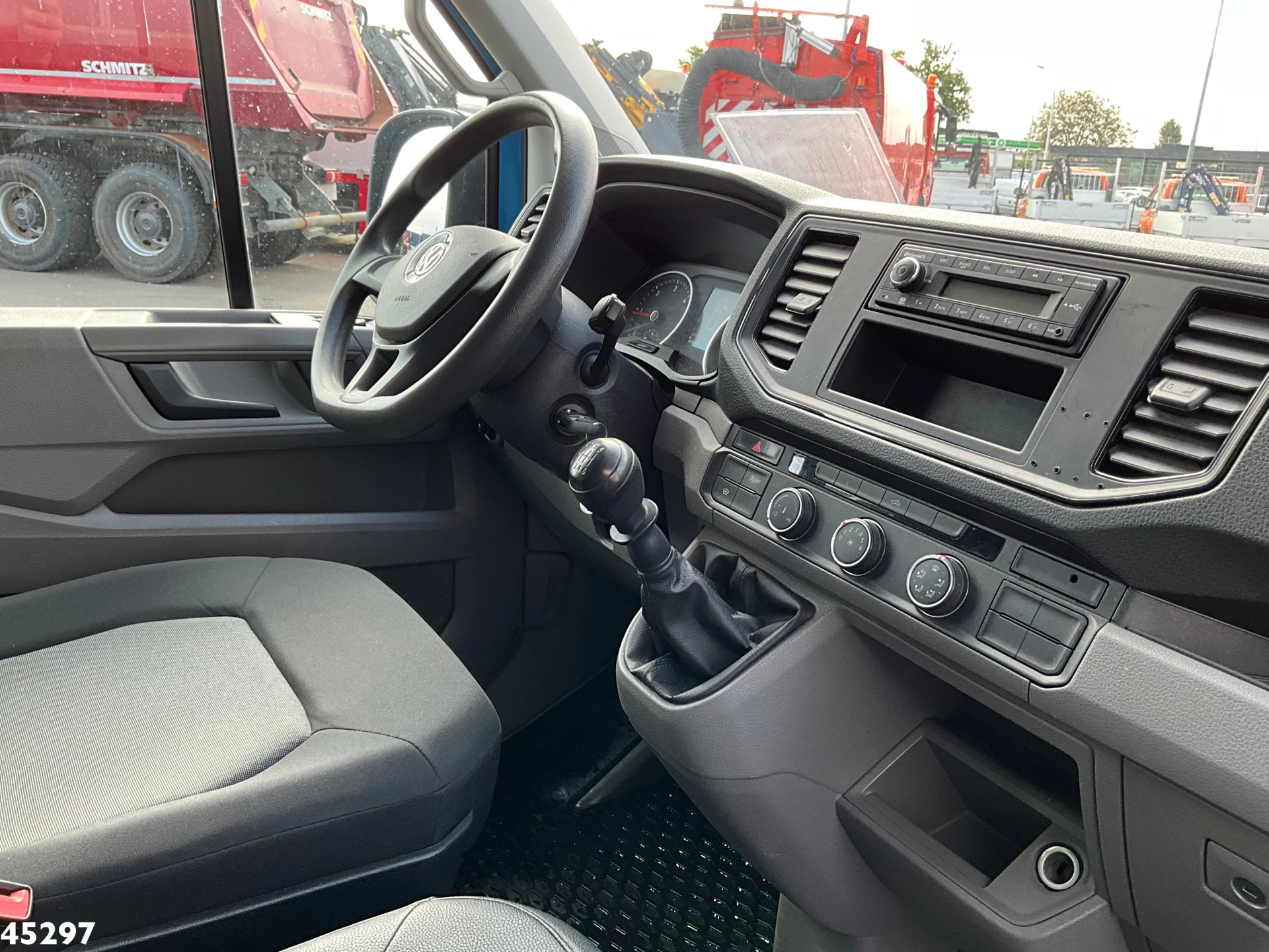 Volkswagen Crafter 2019 - 35 2.0 TDI met Nieuwe Oprijcarrosserie afbeelding 9