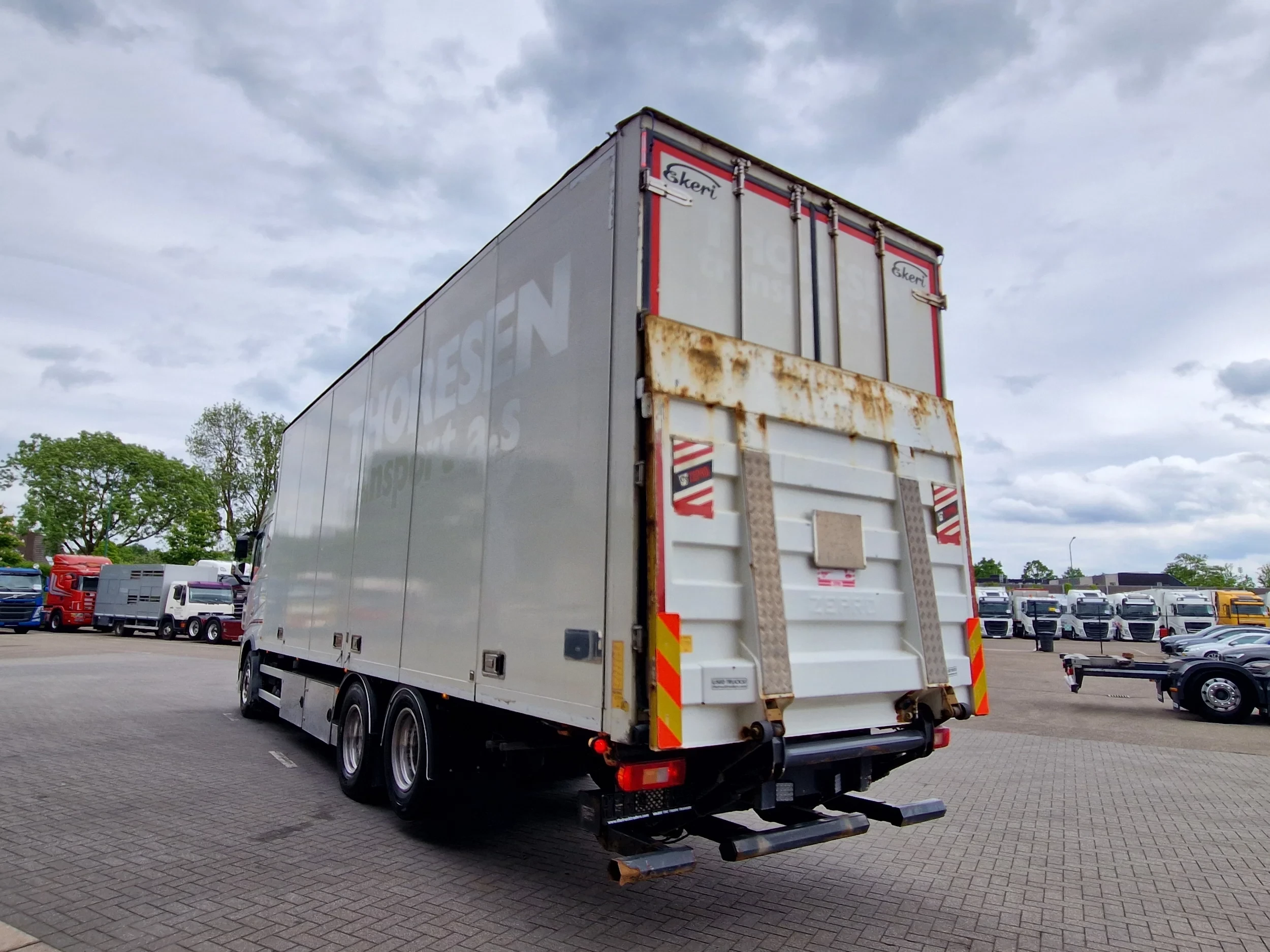 Volvo FH 2015 - 13.460 Globetrotter 6x2 - Ekeri box with sidedoors - Loadlift - Sliding roof - 560 WB obrázek 5
