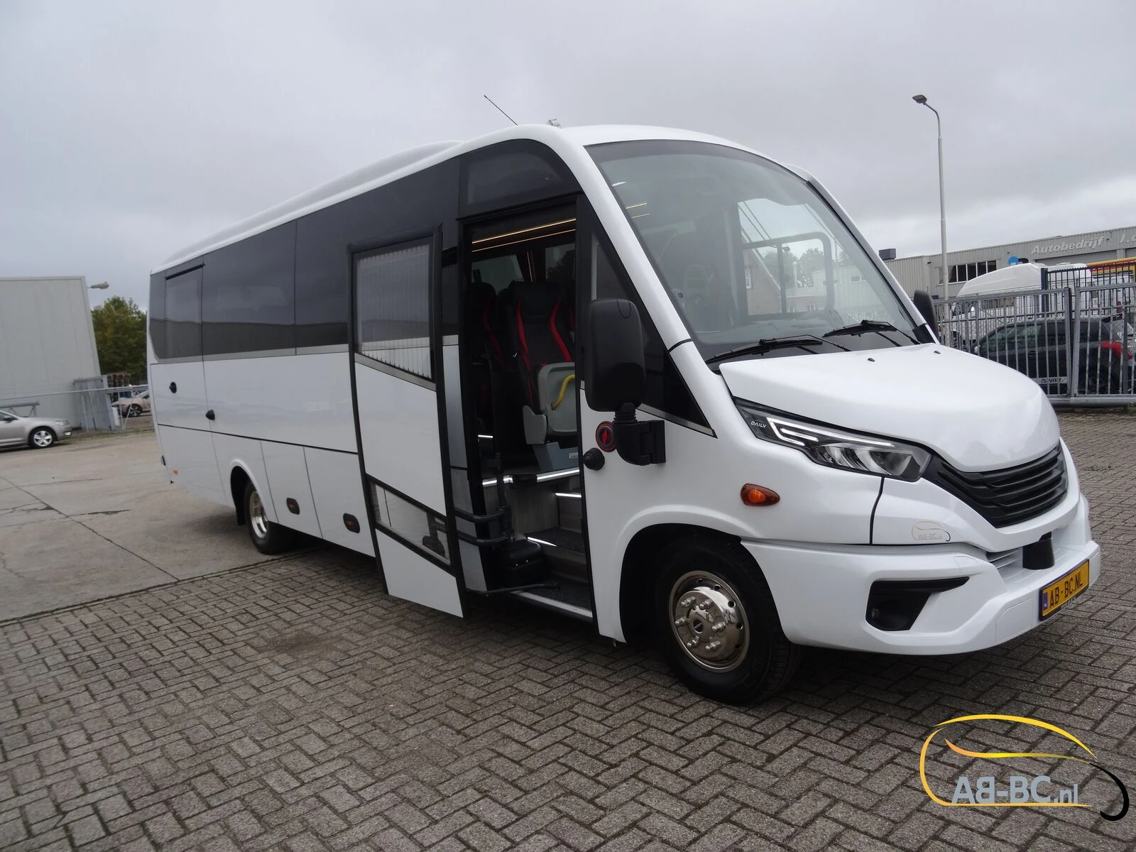 Iveco Aveuro Tourna 35 Seats EURO 6 2 Units Available afbeelding 1