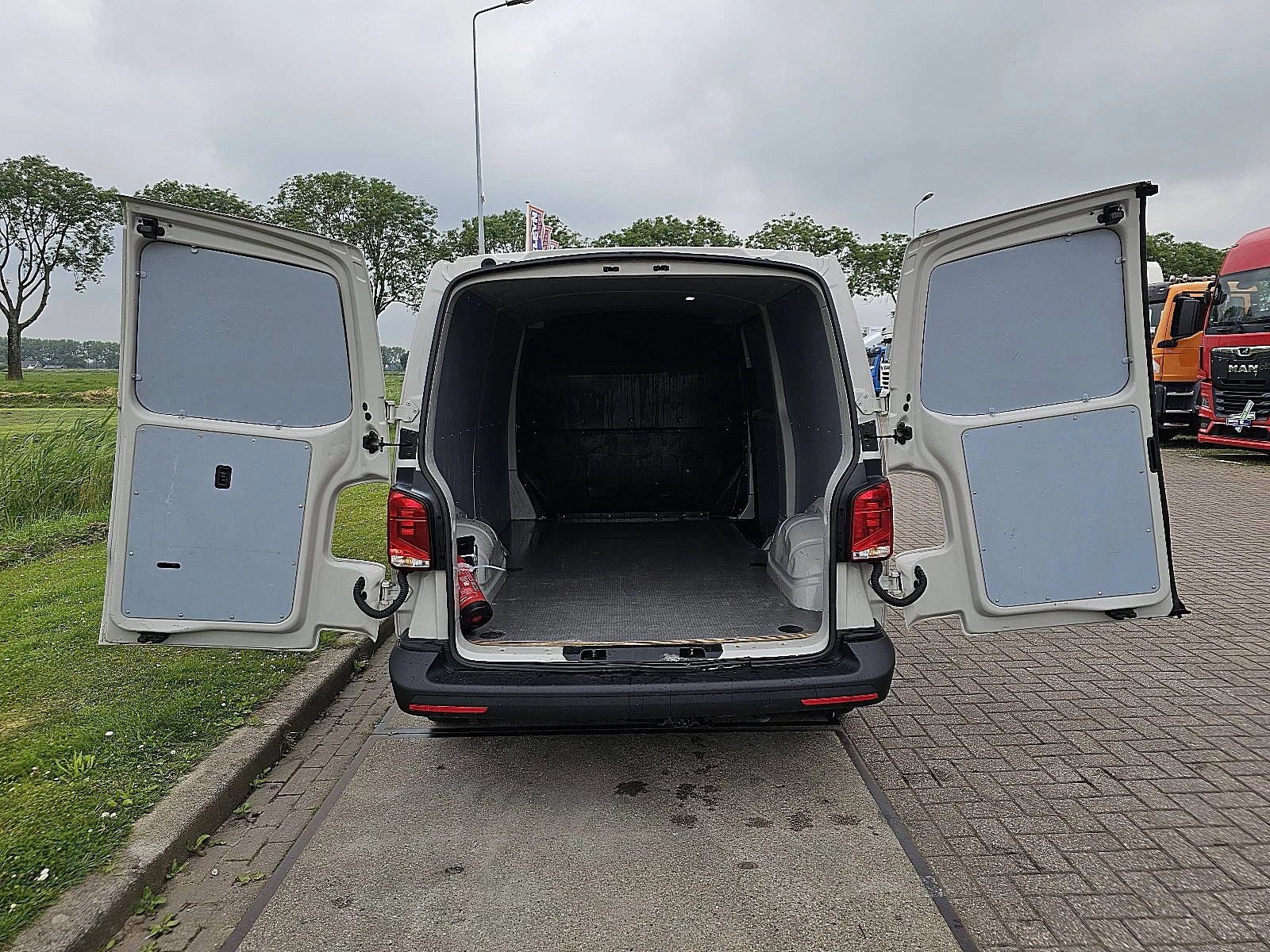 Volkswagen Transporter 2024 - 2.0 TDI imagem 11