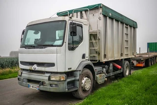 Renault 2004 - PREMIUM 320 na prodej