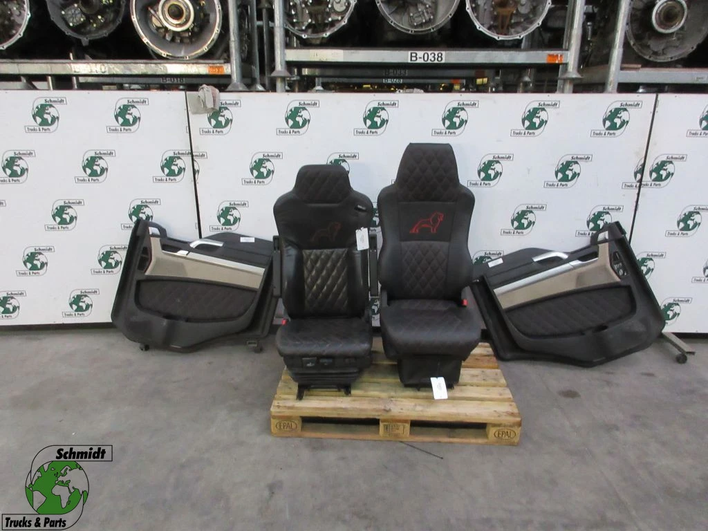 MAN - 81.62307-6531// 81.62307-6558 LEEREN STOELEN SET TGS TGS EURO 6 imagem 1