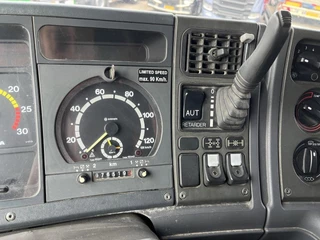 Scania T 2002 - 124G 420 zdjecie 11