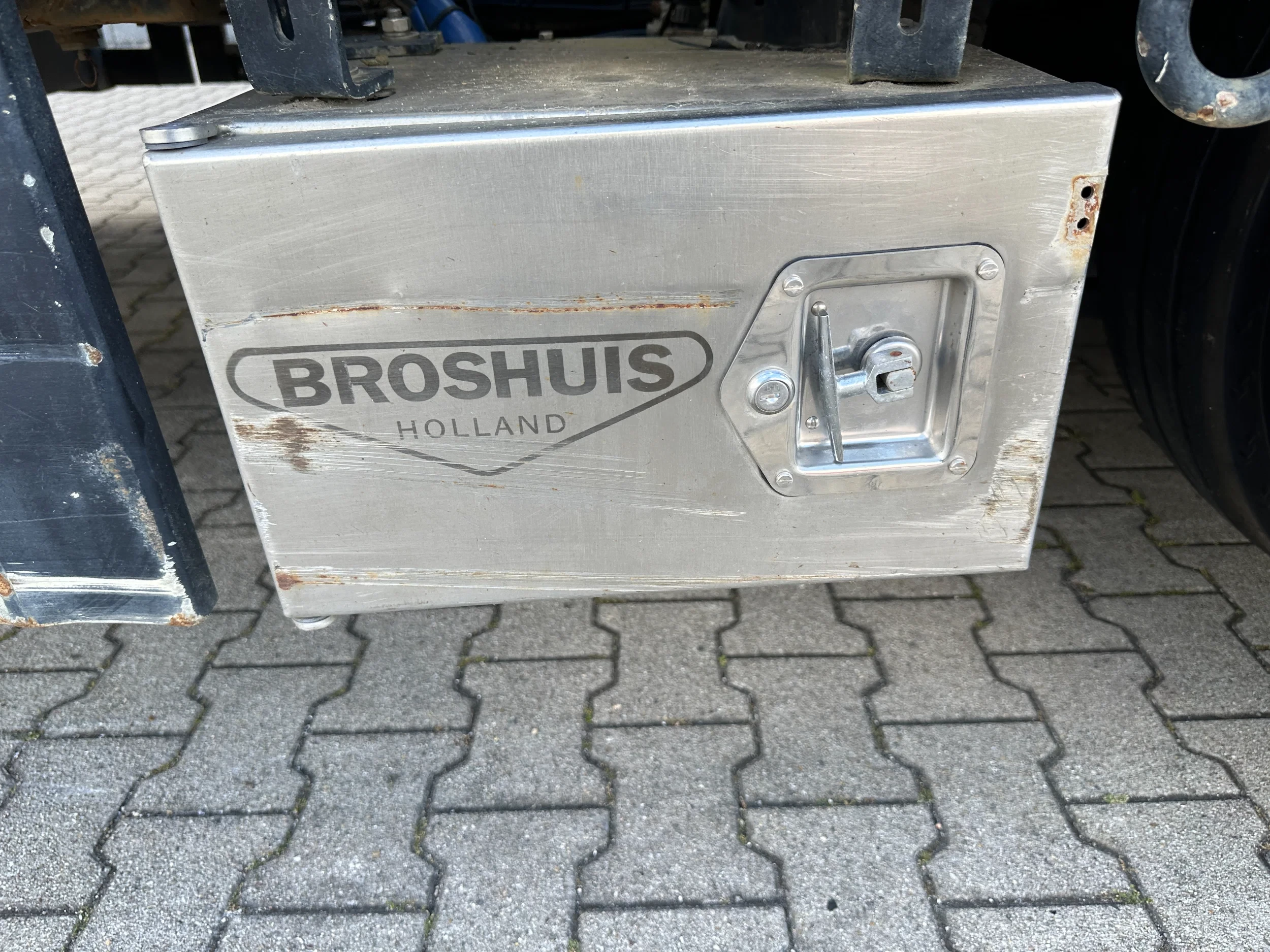 Broshuis 2015 - 3ABSD Lowloader 3-axle / GVW: 53.000kg / Neck: 23.000kg / hydraulic steering + ramps + loading table / 4.60m extendable / winch / liftaxle afbeelding 32