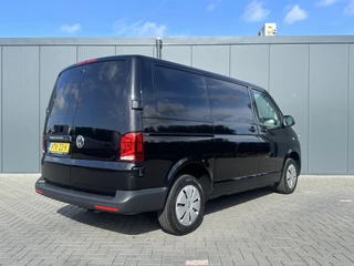 Volkswagen Transporter 2023 - 2.0 TDI 150 PK DSG AUTOMAAT / L1H1 / 1e EIG. / CRUISE / AIRCO / APPLE CARPLAY / ANDROID AUTO / NAVI / PDC afbeelding 3