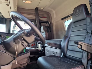 Scania S 2023 - 590S V8 NGS 6x4 - HIAB Multilift 24T + Box with Palfinger crane - Like new - Retarder - Full air - Leather obrazek 12