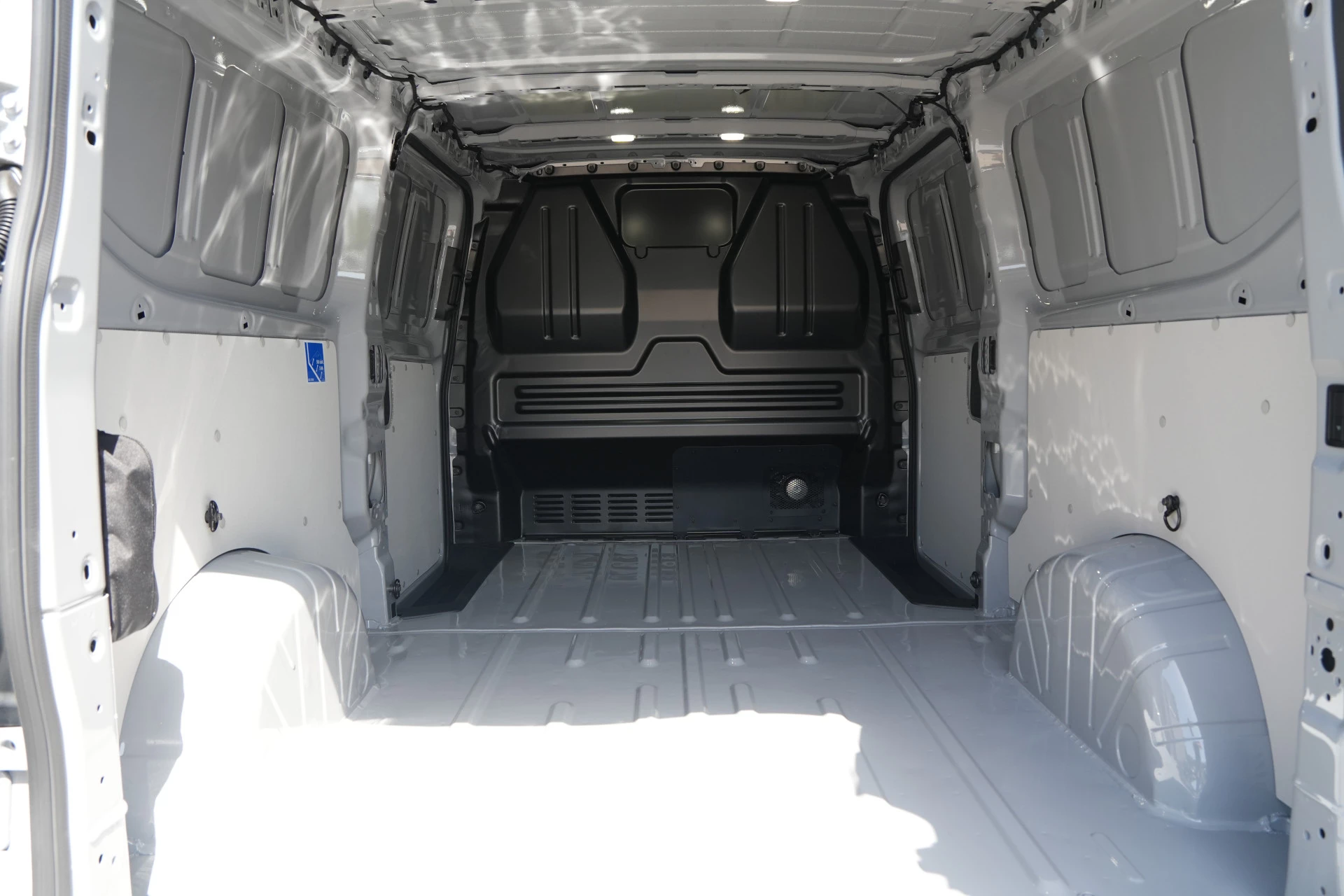 Ford E-Transit Custom 2026 - 340 L2H1 Limited 71 kWh 218pk - 2x Schuifdeur - AGR Bestuurdersstoel - Trekhaak - ACC - B&O - Navi - Stoel/Stuurverwarming - 360 Camera - Blindspot - Rijklaar obrázek 12