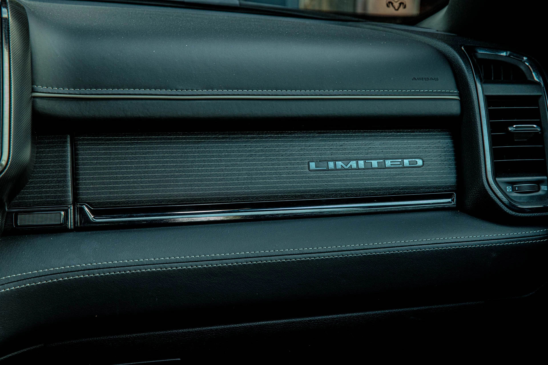 Dodge Ram 1500 2023 - Limited image 12