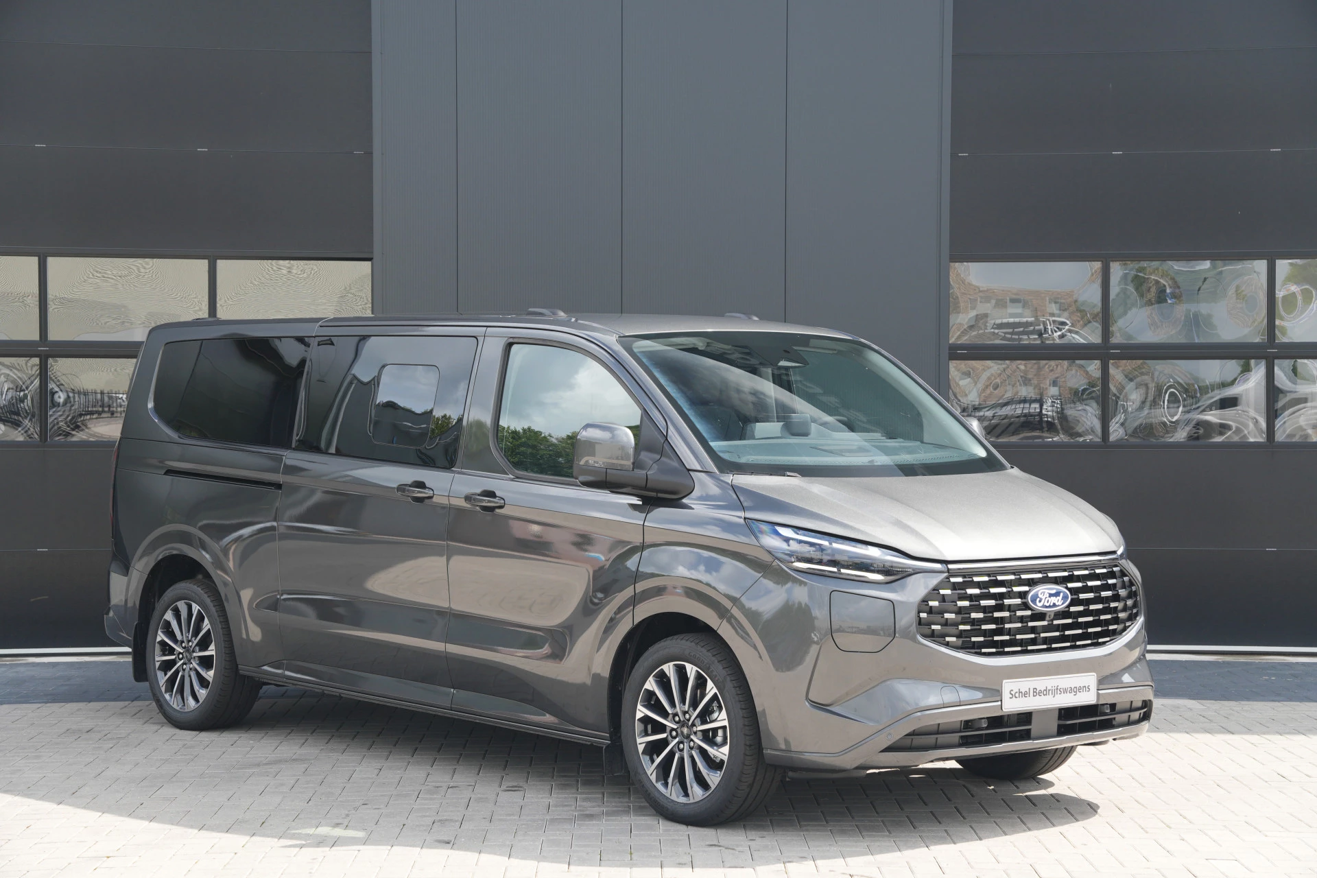 Ford Tourneo Custom 2026 - 340 2.5 PHEV L2H1 Titanium X 232pk | ACC | Pano | B&O | Elek. schuifdeuren | 360 camera | Elek-Trekhaak | Prijs excl. BTW | Rijklaar afbeelding 3
