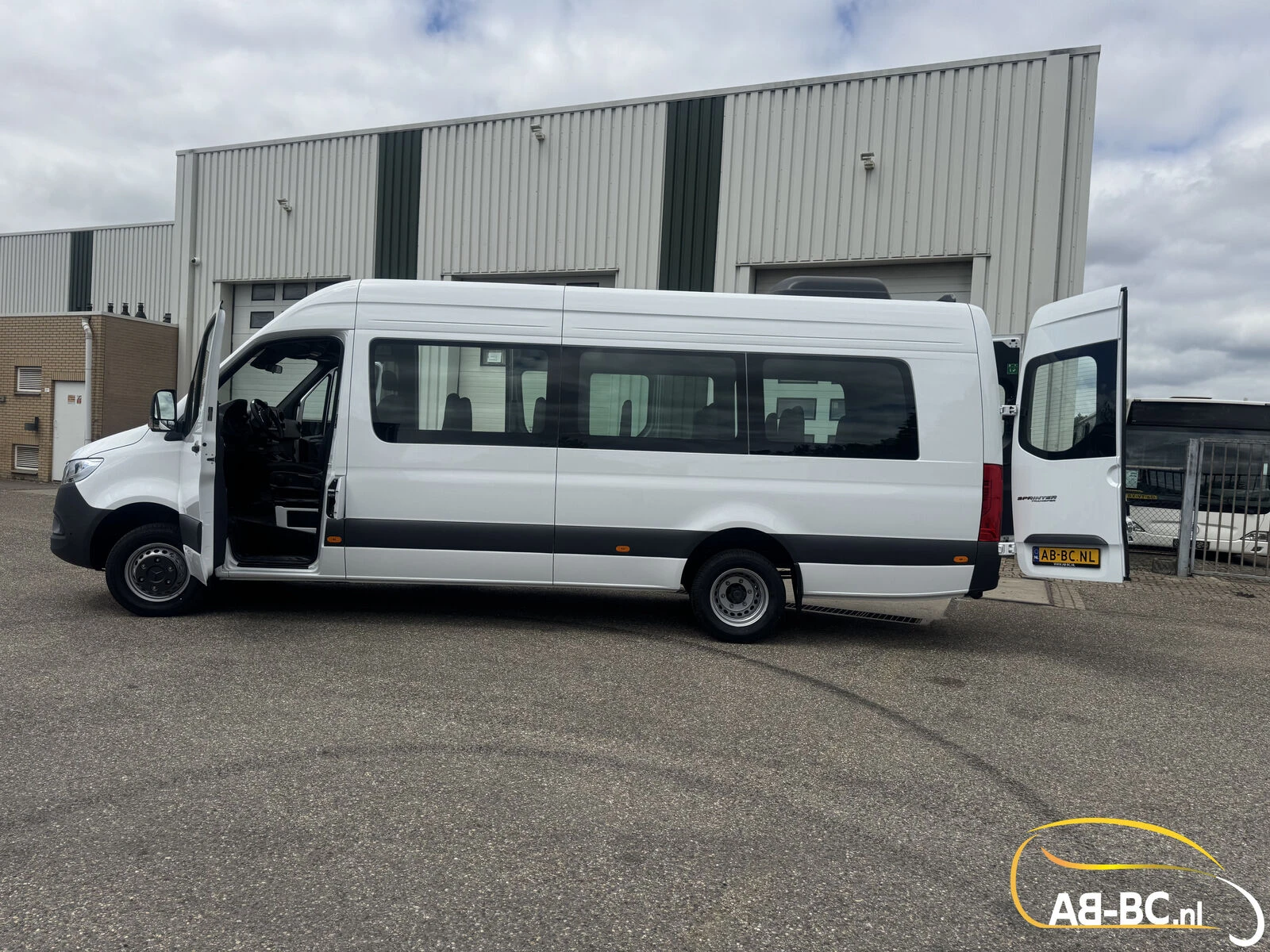 Mercedes-Benz Sprinter 2026 - Transfer 45, 23 Seats, Euro 6 image 14