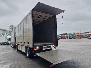 Volvo FH 2013 - 13.460 Globetrotter XL 6x2 - Box with side doors - Loadlift + Kelberg trailer 2012 with loadlift afbeelding 27