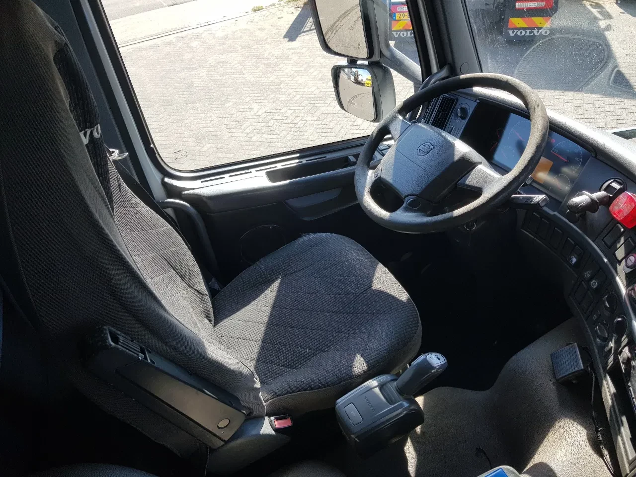 Volvo FM 9.340 2006 - Petrol, Diesel 17000 Ltr. 3 Compartementen image 17