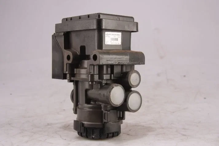 Mercedes-Benz - Brake System Vooras EBS modulator MB MP4 imagem 1