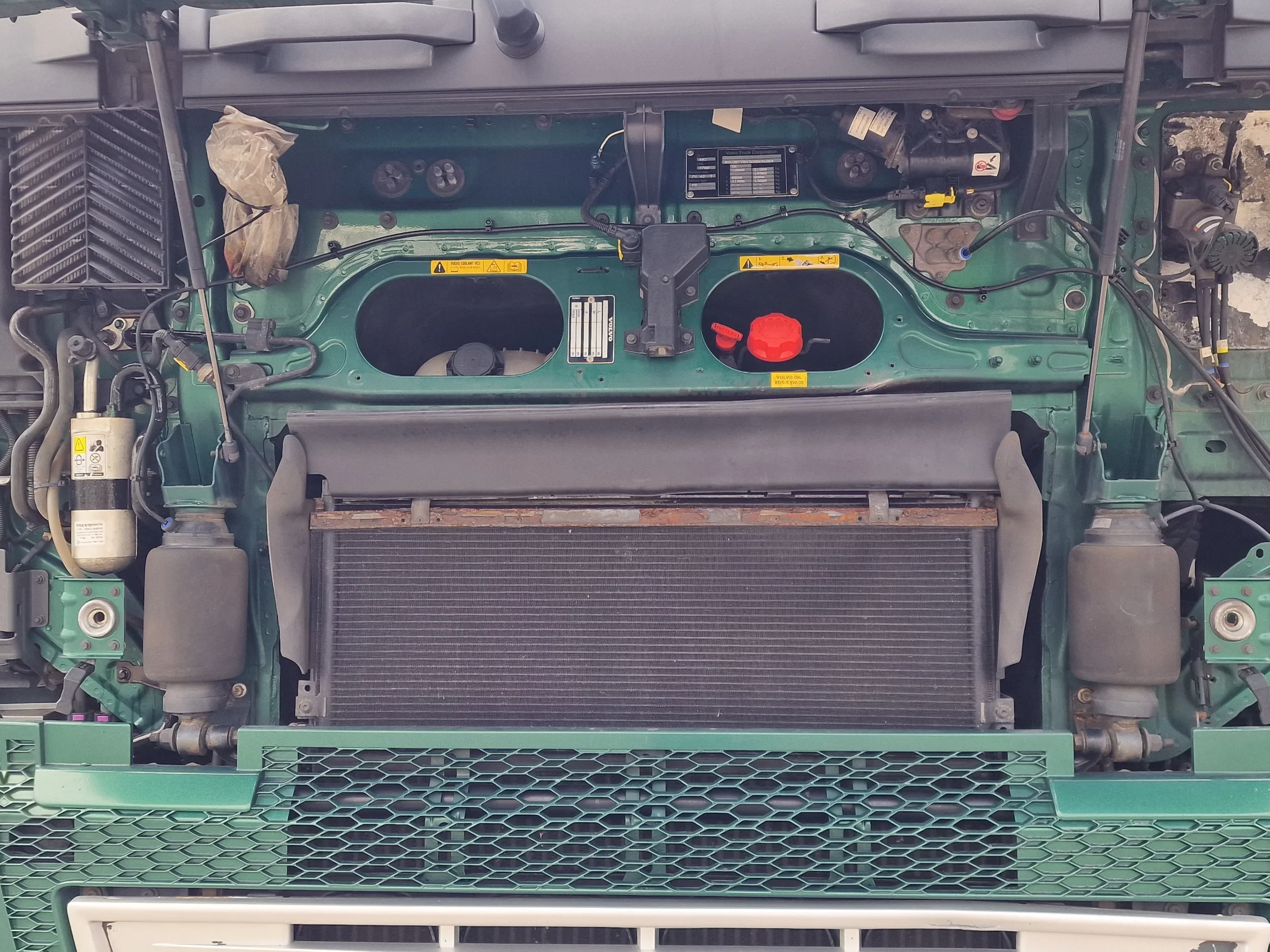 Volvo FH 2019 - 13.460 Globetrotter 4x2 - ADR - Chassis cover - Alloy - Navi image 25