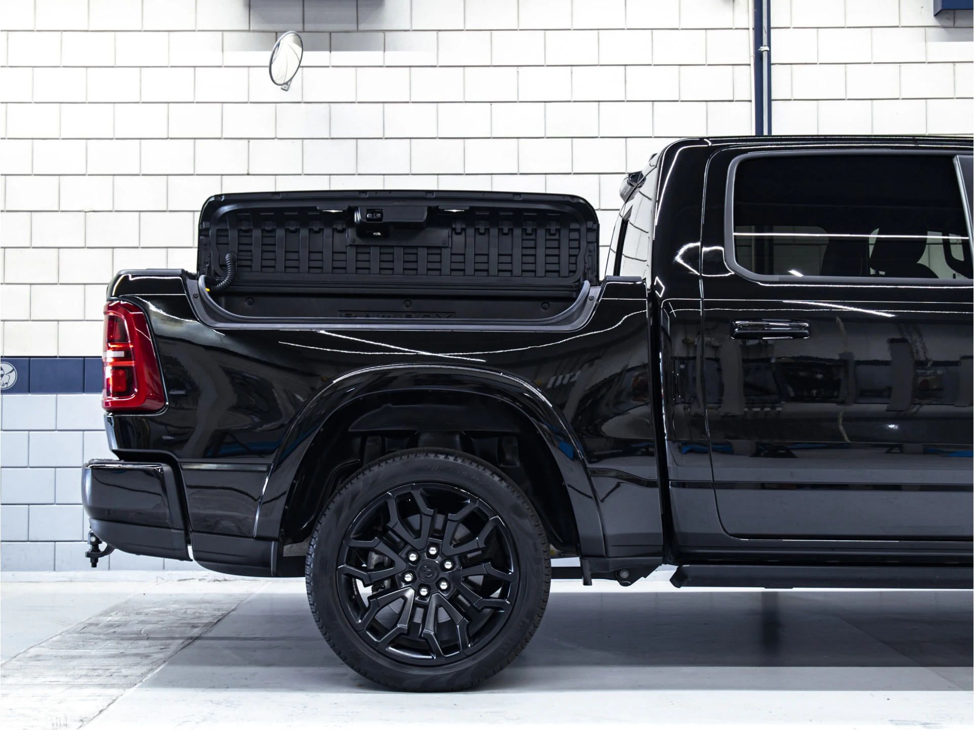 Dodge Ram 1500 2024 - Limited Night Hurricane | 3.0L High Output 540pk 4x4 Crew Cab image 9