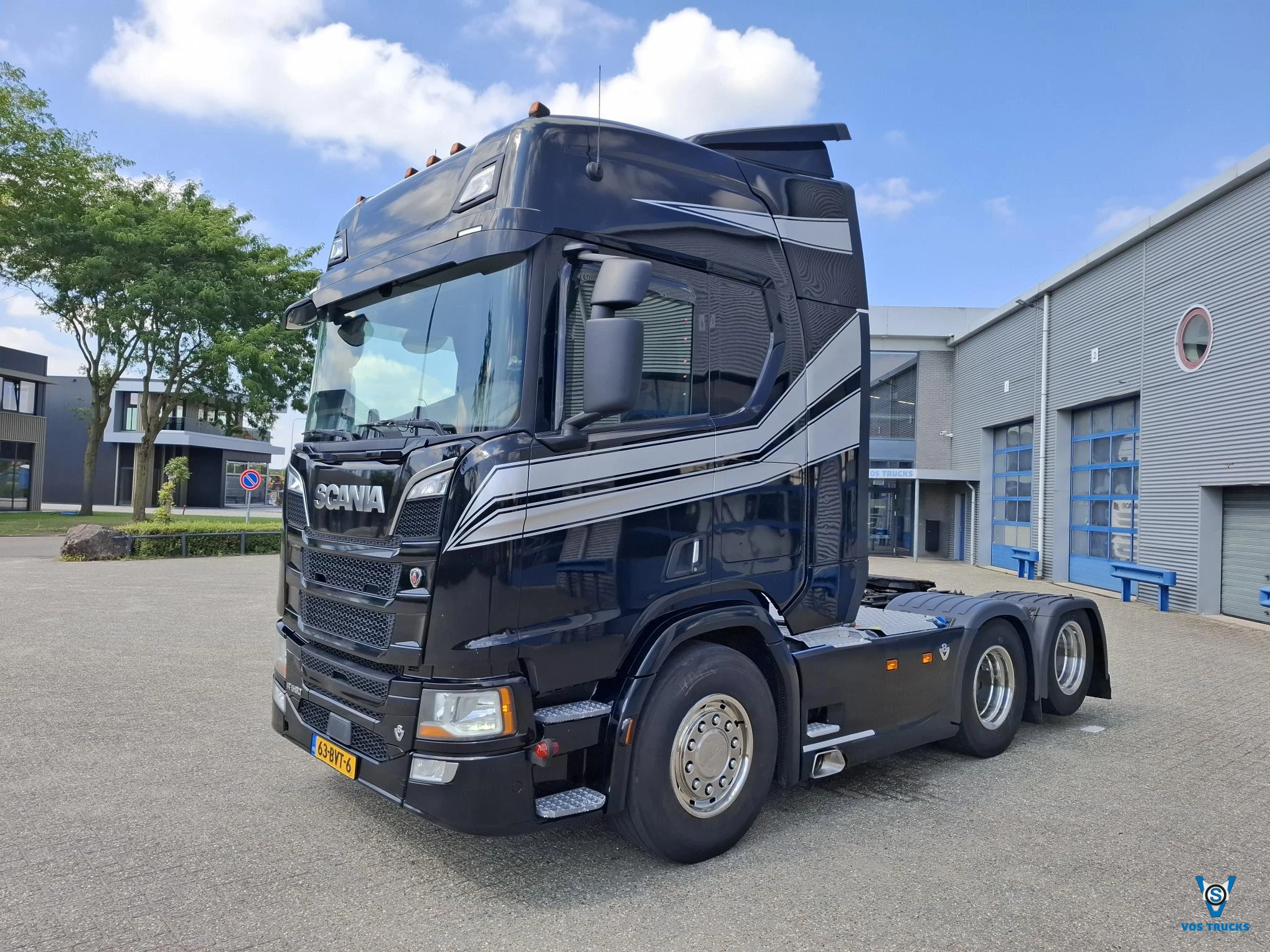 Scania R 2018 - NGS R520 V8 / BOOGIE / NL TRUCK / RETARDER / HYDRAULICS / TUV:19-09-2026 / NAVI / FRIDGE / ACC / LWDS / AUTOMATIC / EURO-6 / 2018 afbeelding 1