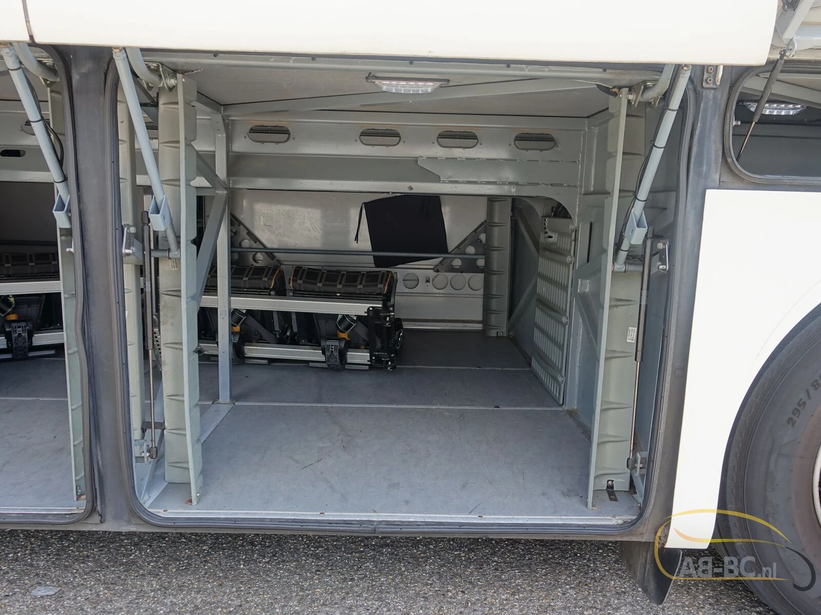 Mercedes-Benz Tourismo RHD-L, 62 Seats, Euro 6 2015 afbeelding 32
