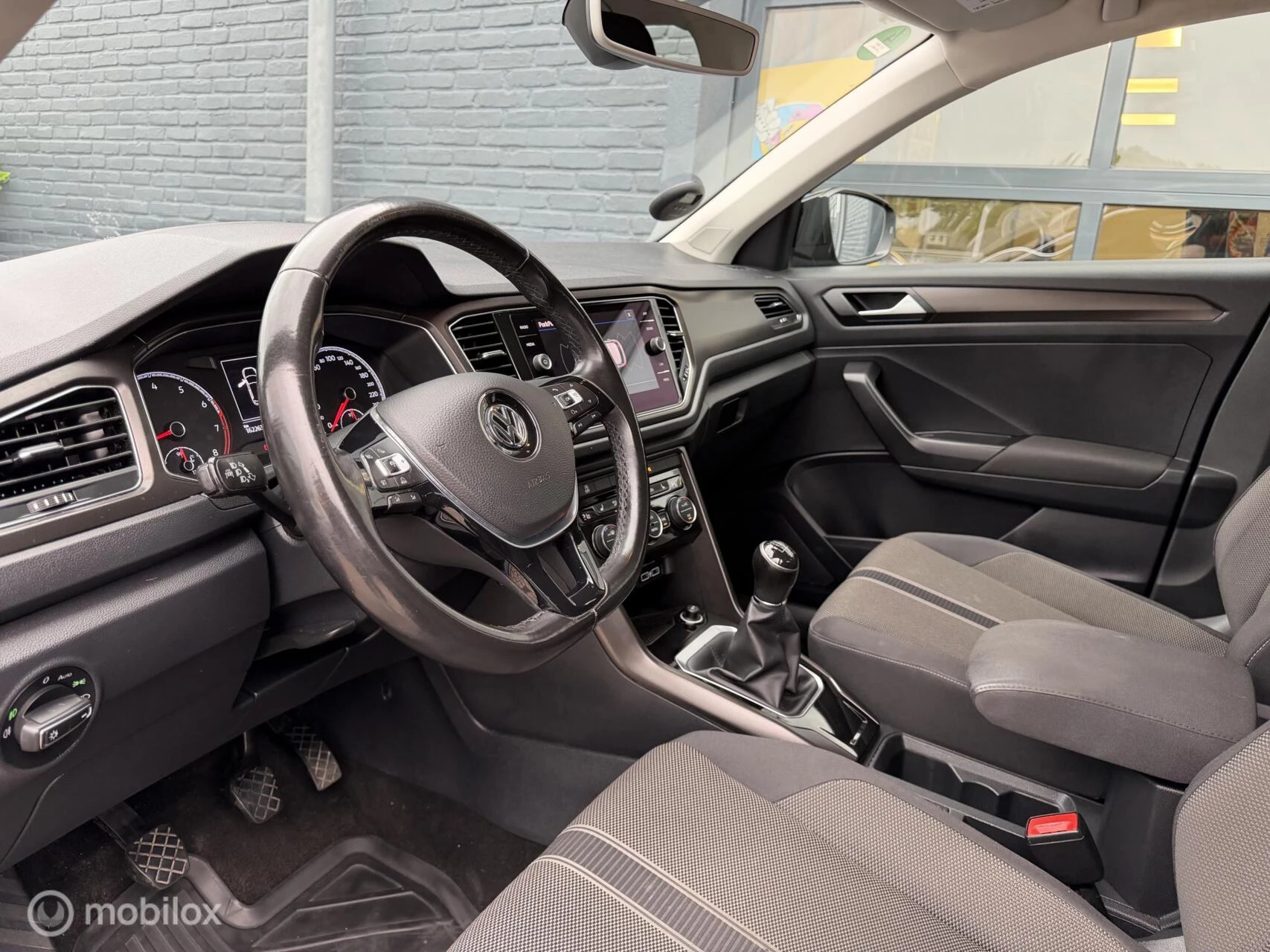 Volkswagen T-Roc 2017 - 1.0 TSI Style 12-2017 162.000 km Airco PDC afbeelding 8