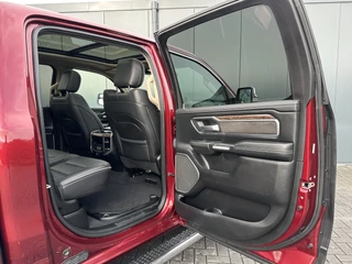 Dodge Ram 1500 2018 - 5.7 V8 LARAMIE / LPG / TREKHAAK 3.5T / ADAPTIVE CRUISE / CAMERA / PANO / 12 INCH SCREEN / DELMONICO RED obrazek 8