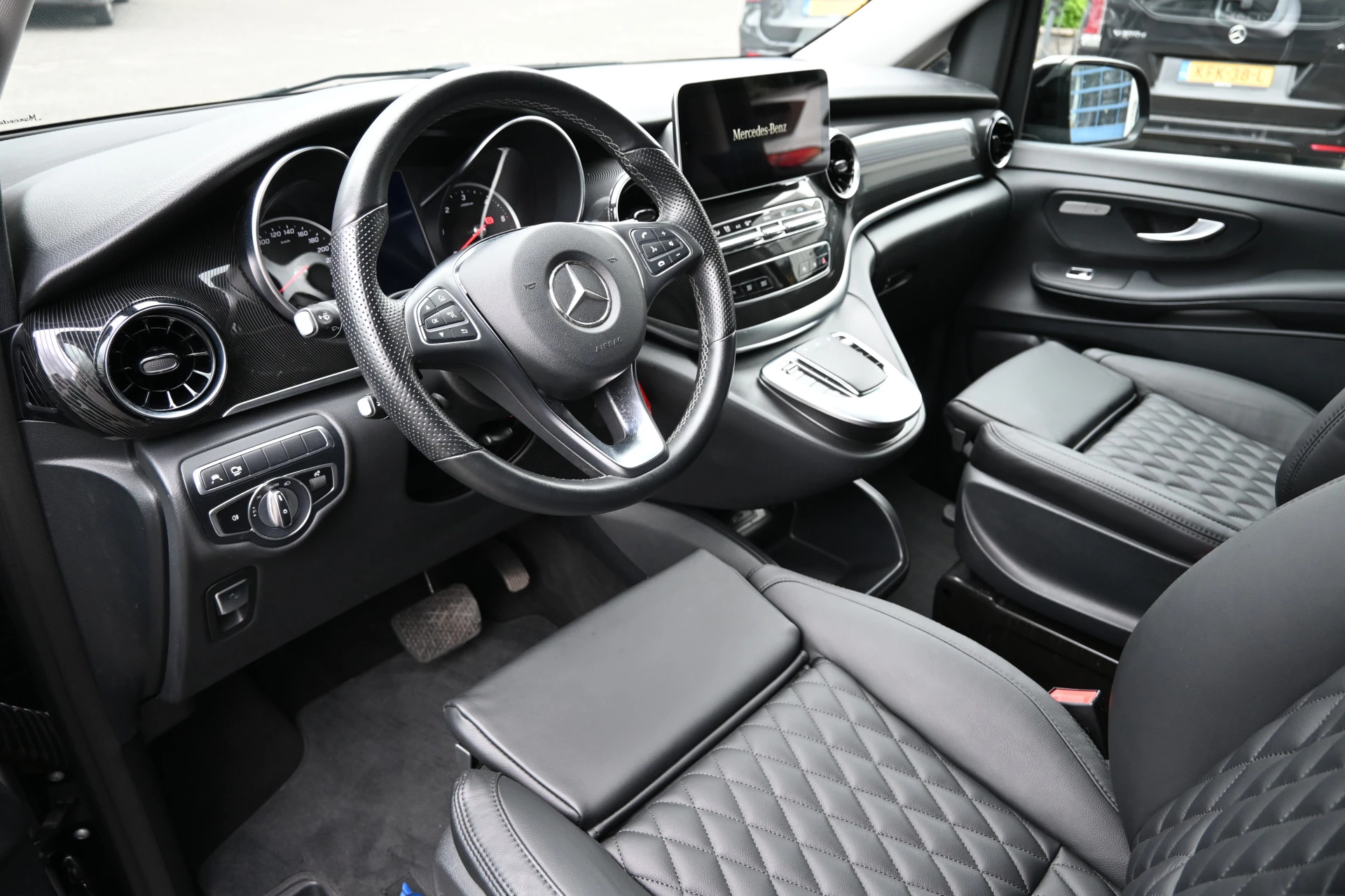 Mercedes-Benz V-Class 2024 - 250d L2 DC Bild 5