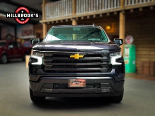 Chevrolet Silverado 2024 - USA High Country Black Edition 6.2 V8 420 PK, obrazek 4