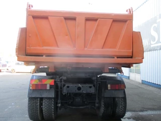 MAN 35.414 2003 - , 8x4 , ZF Manual , EURO 3 , 3 way tipper , Spring suspension obrazek 7