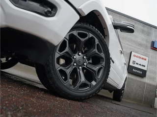 Dodge Ram 1500 2022 - 5.7 V8 4x4 Crew Cab Limited Night immagine 4