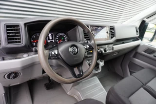 Volkswagen Crafter 2022 - 140pk Automaat L3H3/L2H2 LED Trekhaak Apple carplay Camera Navigatie Cruise control 3-Zits image 2 thumbnail