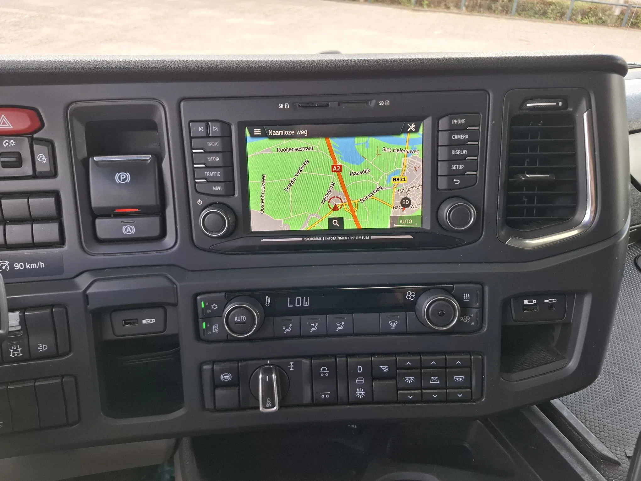 Scania R 2020 - NGS R520 V8 / !!ONLY:500738 KM!! / BOOGIE / RETARDER / HYDRAULICS / LEATHER / NAVI / FRIDGE / LWDS / AUTOMATIC / EURO-6 / 2020 afbeelding 24