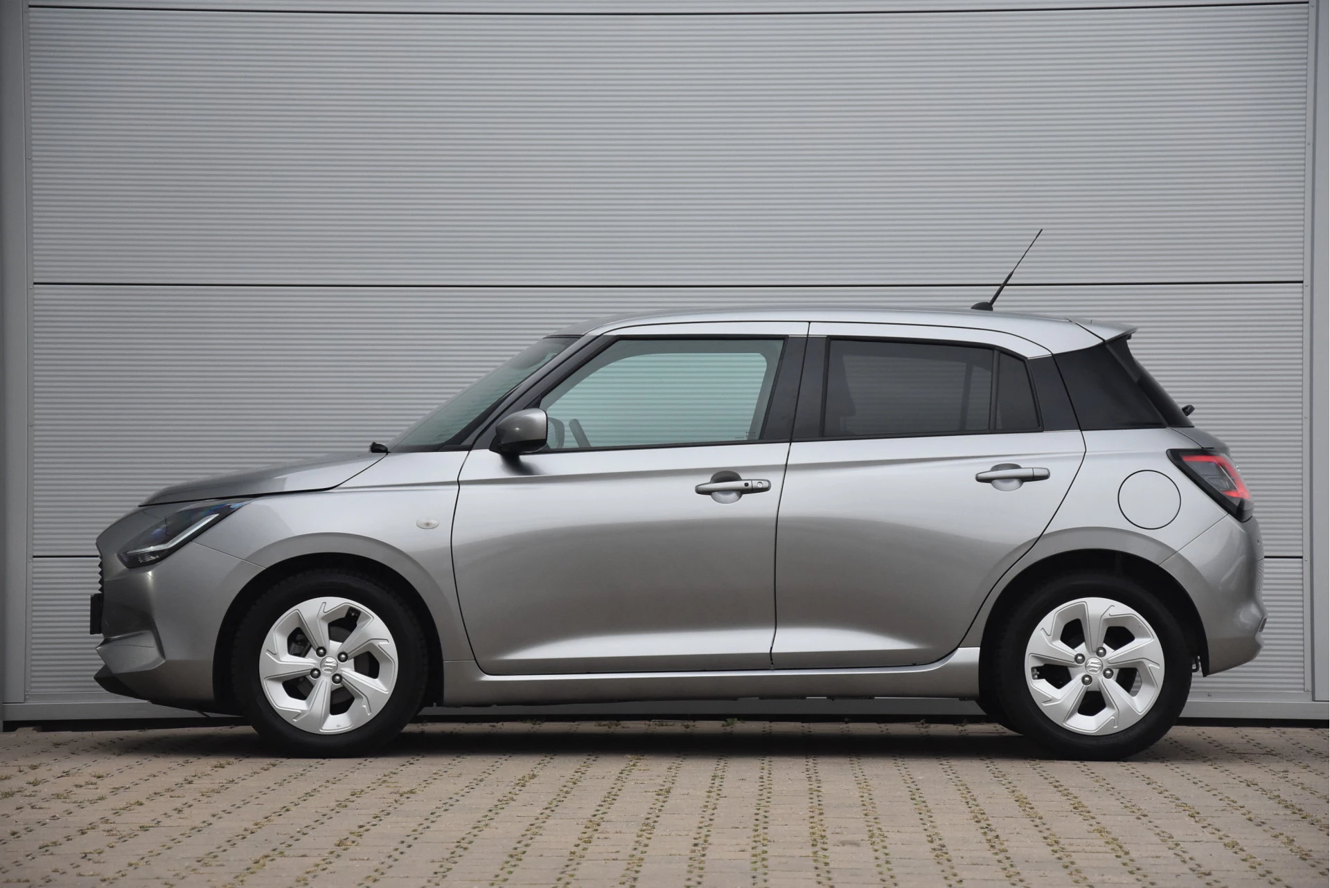 Suzuki Swift 2024 - 1.2 Select Smart Hybrid obrázek 4
