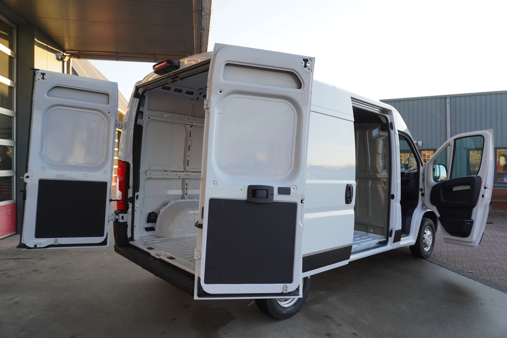 Opel Movano 2024 - 2.2D 140PK L2H2 obrázek 5