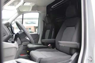 Volkswagen Crafter 2024 - 30 2.0 TDI L3H3 140pk - Navigatie - DAB - Geveerde Stoel - Camera - Carplay - Rijklaar obrazek 2