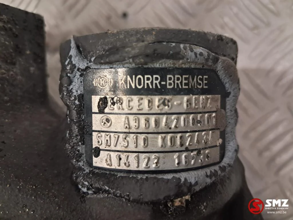 Mercedes-Benz 2014 - Occ remklauw vooras links Mercedes afbeelding 6