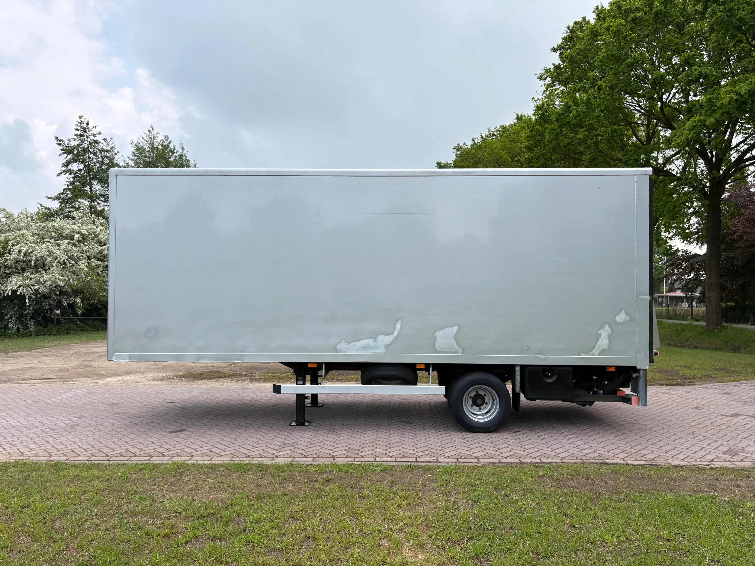 Veldhuizen P 31-2A 2004 - Be oplegger 7.5 TON met laadklep 1500kg image 2