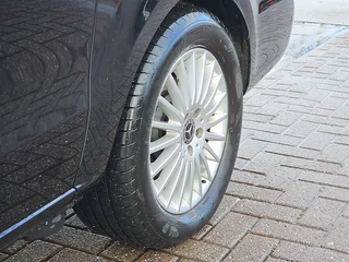 Mercedes-Benz EQV 2021 - 300 image 17
