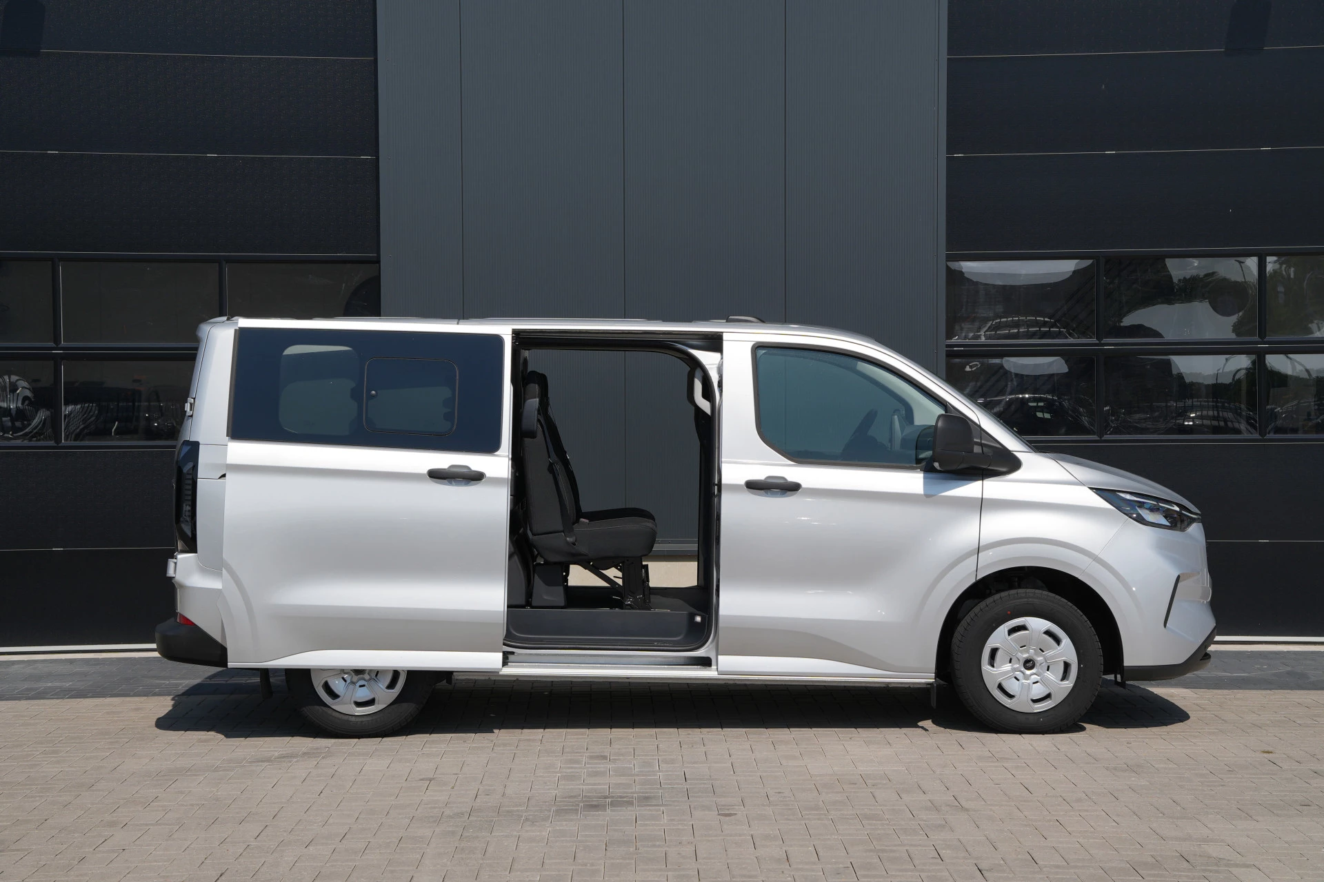 Ford Transit Custom 2025 - 320 2.0 TDCI L1H1 Trend DC 136pk - INCLUSIEF BPM - 2x Schuif - Stoel/stuurverwarming - Cruise - Navi - Camera - Rijklaar imagen 5