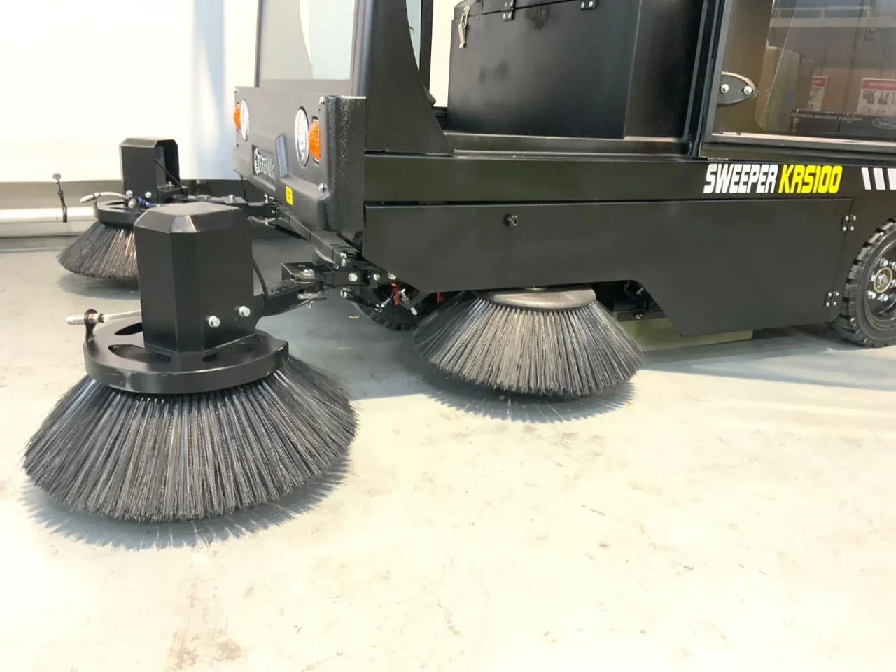 Kremer 2026 - KRS 100 veegmachine met cabine afbeelding 14