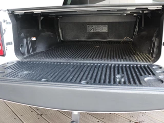 Dodge Ram 1500 2020 - 5.7 V8 4x4 Crew Cab Laramie Night zdjecie 12