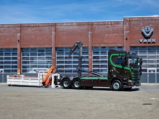 Scania S 2023 - 590S V8 NGS 6x4 - HIAB Multilift 24T + Box with Palfinger crane - Like new - Retarder - Full air - Leather obrazek 78