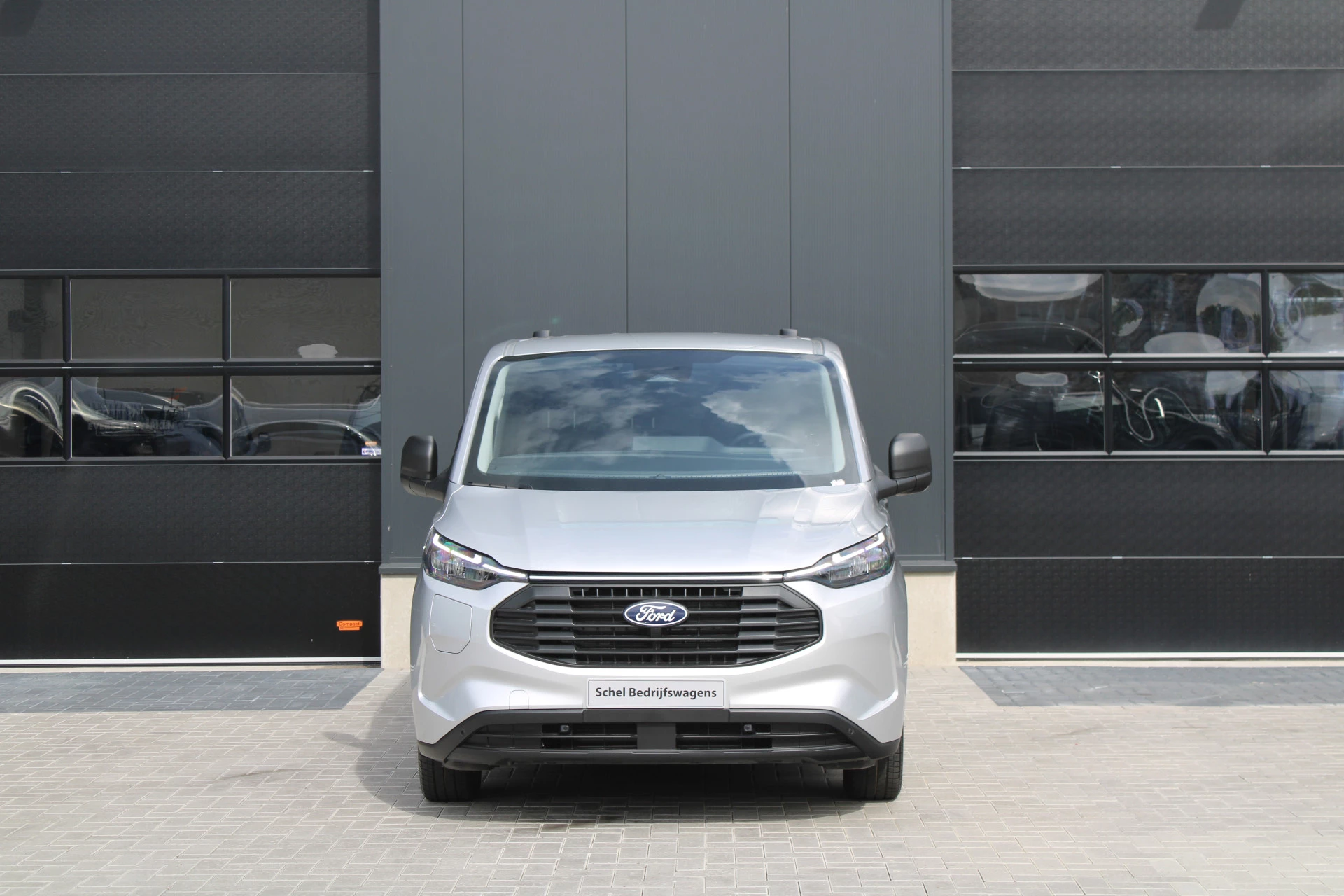 Ford Transit Custom 2025 - 320 2.5 PHEV L2H1 Trend 232pk - 5 jaar GARANTIE - 2x Schuifdeur - Adaptive Cruise - Blind Spot - Navigatie - Camera - Verwarmd Stuur - Rijklaar obrázek 2