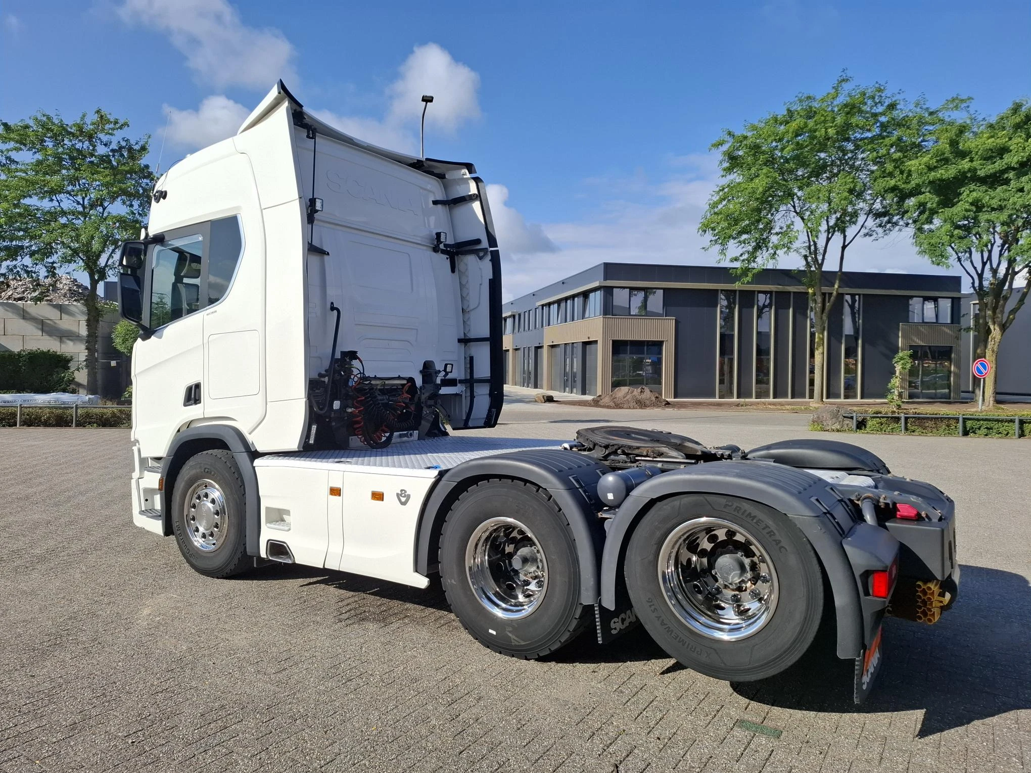 Scania R 2020 - NGS R520 V8 / !!ONLY:500738 KM!! / BOOGIE / RETARDER / HYDRAULICS / LEATHER / NAVI / FRIDGE / LWDS / AUTOMATIC / EURO-6 / 2020 afbeelding 3