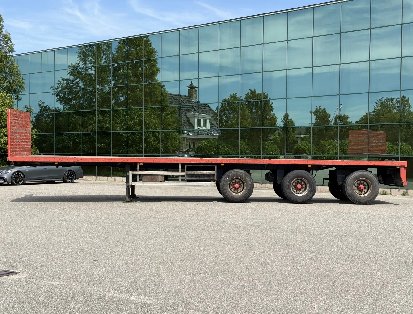 Floor 1981 - FLO-14-30-H DRUM BRAKES STEERING AXLE FLATBED HOLLAND-TRAILER afbeelding 2