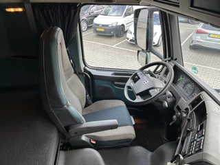 Volvo FM 330 2014 - Globetrotter / 742 dkm image 3