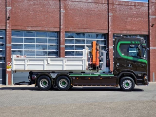 Scania S 2023 - 590S V8 NGS 6x4 - HIAB Multilift 24T + Box with Palfinger crane - Like new - Retarder - Full air - Leather obrazek 7