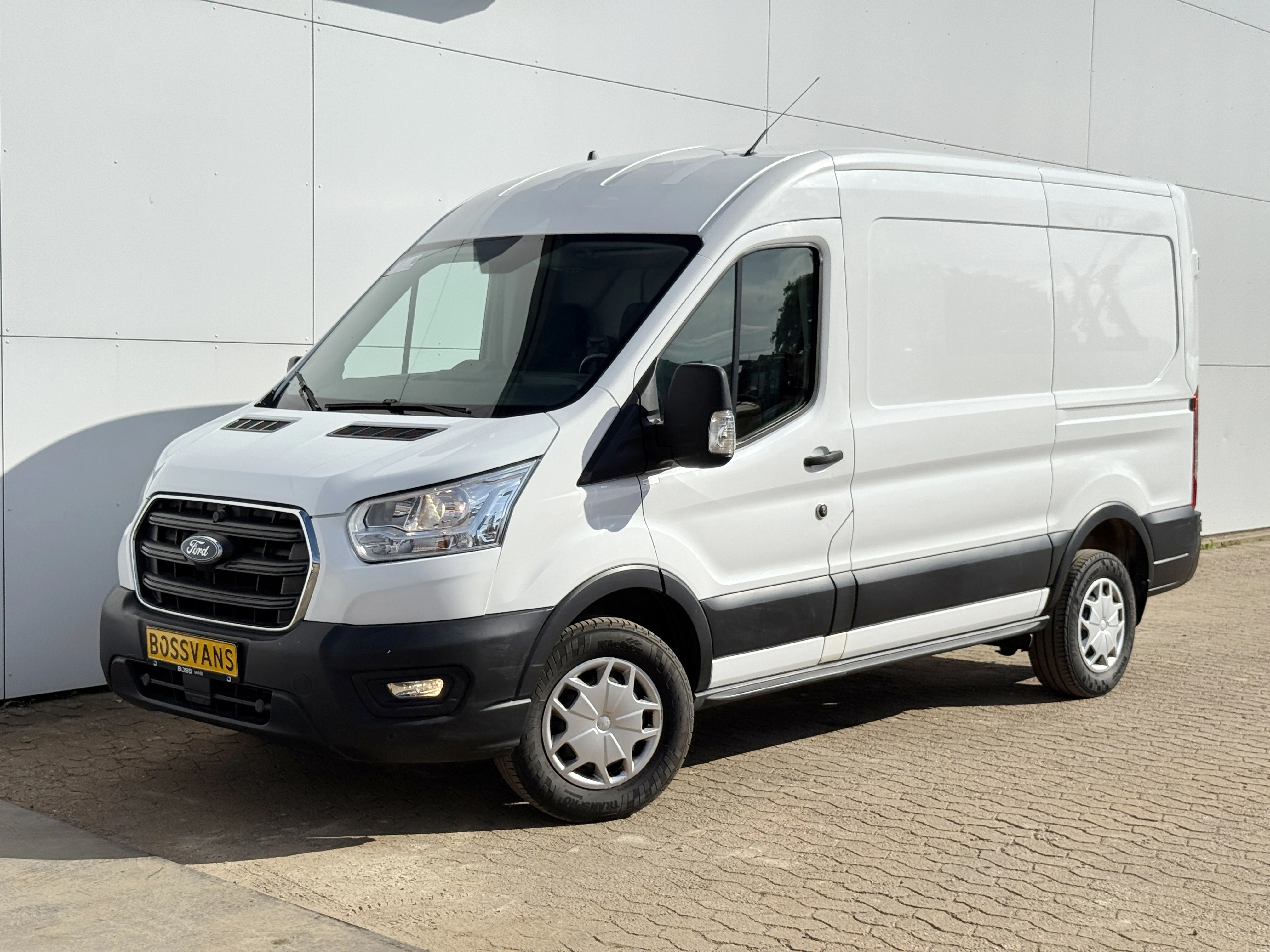 Ford Transit 2021 - 2.0 TDCI 165PK L2H2 Airco Cruise Control Bluetooth Parkeersensoren voor achter image 1