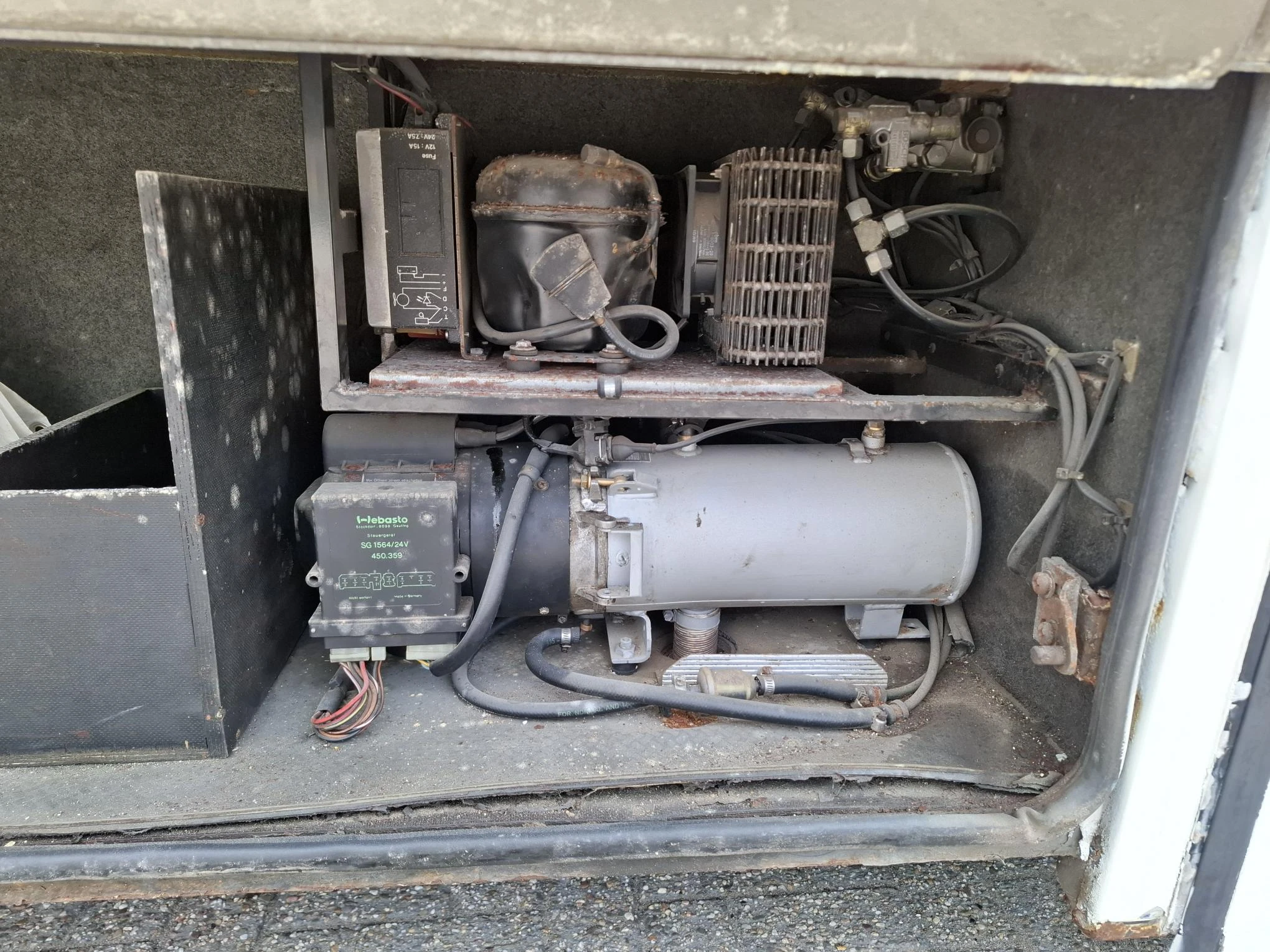 Mercedes-Benz 1991 - 814 D / 317828 KM / 23 PERSONS / FULL-STEEL / PARKHEAT+COOL / DOUBLE AIR REAR / AIRCO / MANUAL / 1991 afbeelding 13