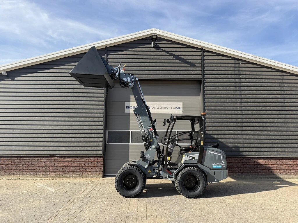 Giant G2700 TELE HD+ minishovel NIEUW €899 LEASE 2026 afbeelding 1