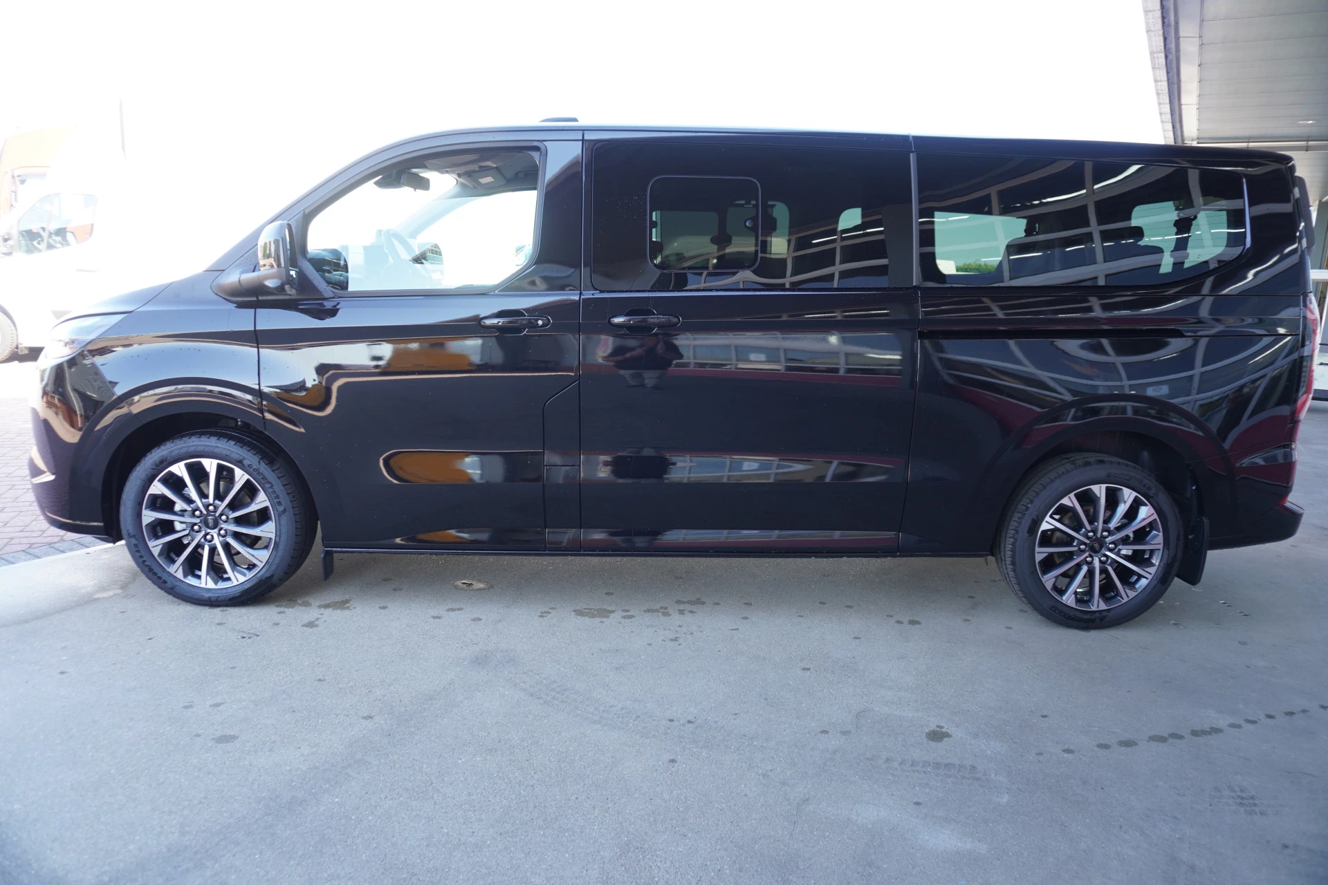 Ford Transit Custom 2026 - 340L 2.5 PHEV 233PK L2H1 Titanium X 8 Persoons PHEV Automaat immagine 10