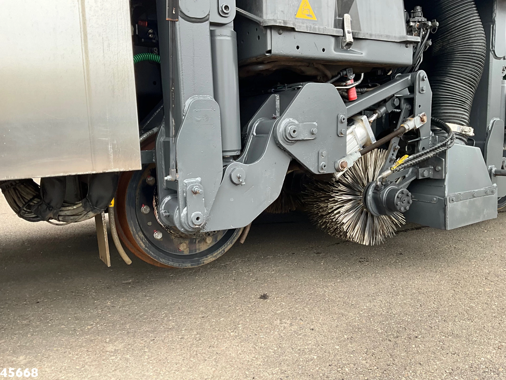 Mercedes-Benz Axor 1833 4x4 Schörling SORF Schienenreinigungs/Railway sweeper Just 38.680 Km! 2013 obrázek 22